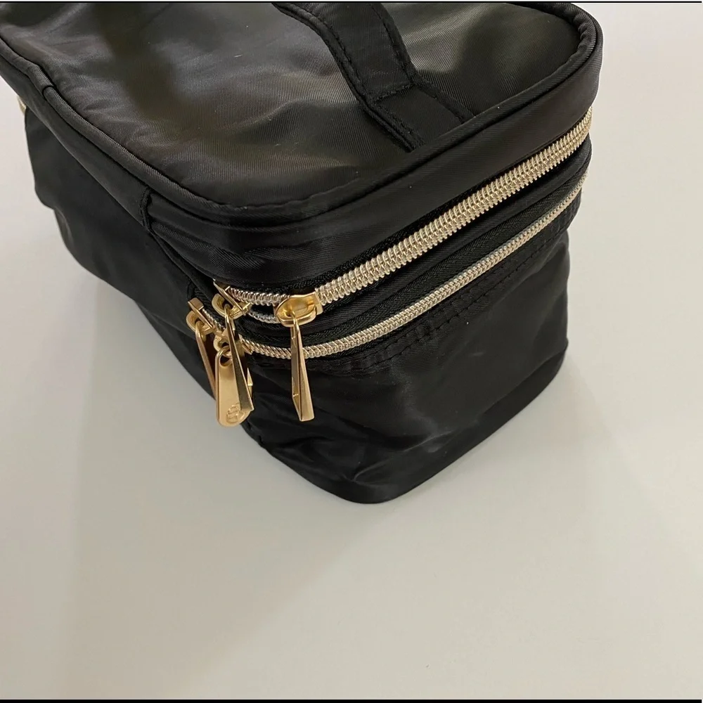 Dual zip black nylon soft side train case